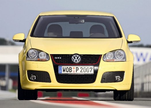 VW Golf GTI Pirelli